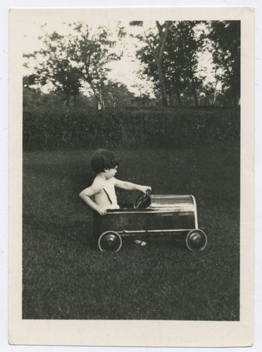 Small boy tin pedal - boy,