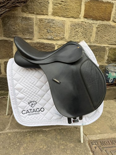 Wintec black saddle - 17.5’’,