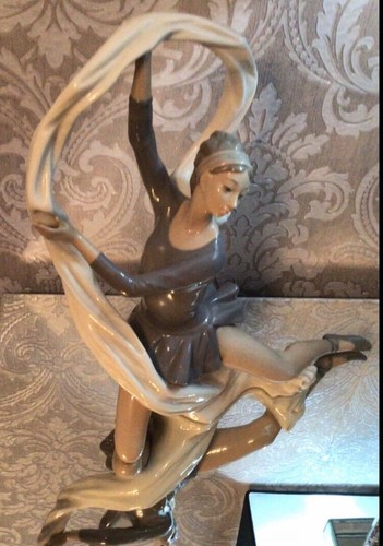 Stunning nao lladro - stunning,