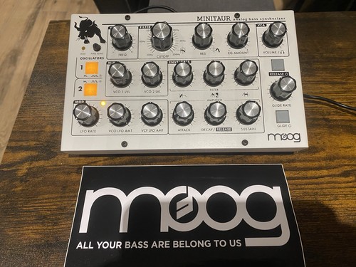 Moog minitaur rare - moog, white