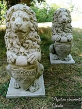 Pair Welcome Lions With