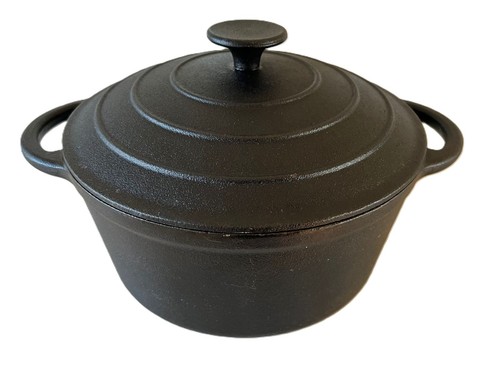 Cast iron cooking pot