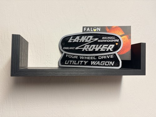 Land rover badge cast - land,