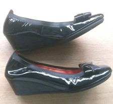 HISPANITAS SIZE 6 BLACK PATENT LEATHER WEDGES. B130111525B2/36A