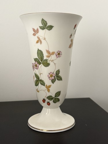 Wedgwood wild strawberry - wedgwood, "wild