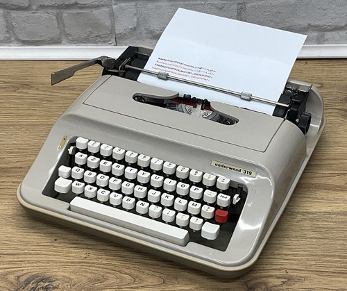 Underwood 319 typewriter - 319,