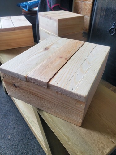 Square wooden cake - , stand