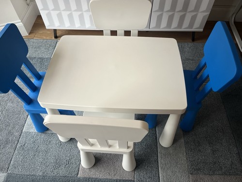 Children table with four - with,