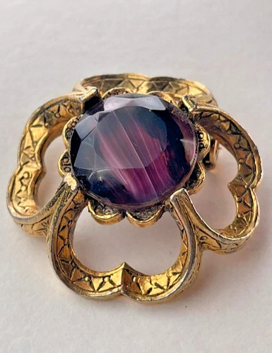 Gold tone vintage clover shape - vintage,