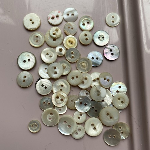 Mother pearl buttons - of,