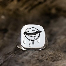 Dainty Lips Engraved Signet