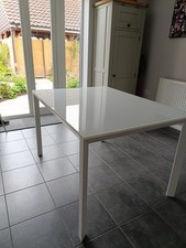 Extendable Habitat White Glass Table