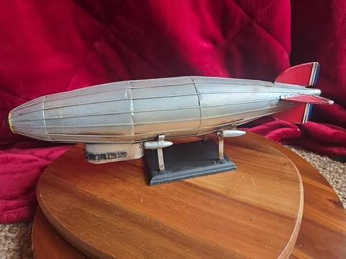 Detailed silver airship - detailed,