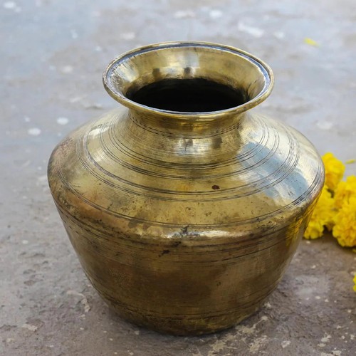 Large vintage brass pot - large,