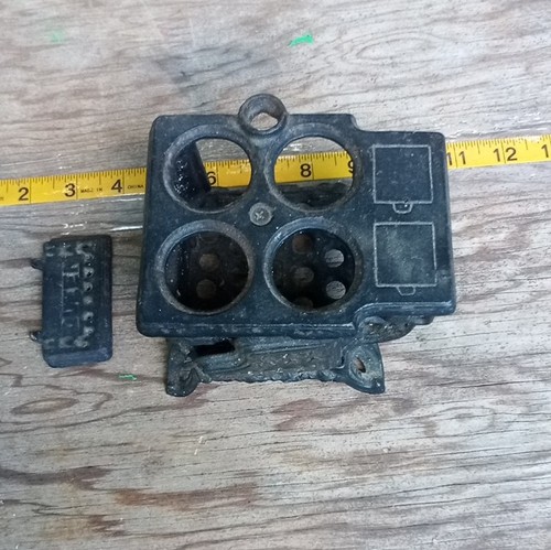 Queen cast iron vintage toy - queen,