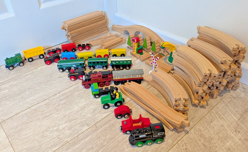 Wooden train track set job - train, lot