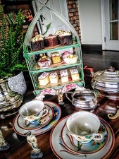 Vintage Style Cake Stand