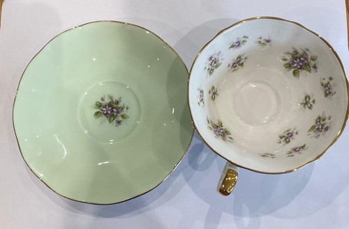 Vintage queen bone china - queen's,