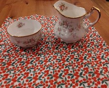 PARAGON ROYAL ALBERT VICTORIANA ROSE DESIGN FINE CHINA MILK JUG & SUGAR BOWL