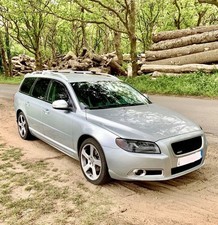 Breaking Volvo V70 R Design