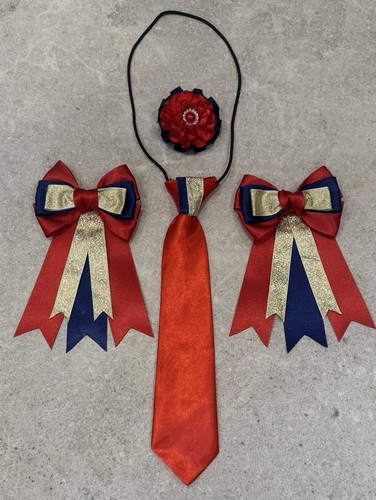Equestrian showing bows - equestrian,