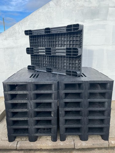Black plastic euro - 4, pallets