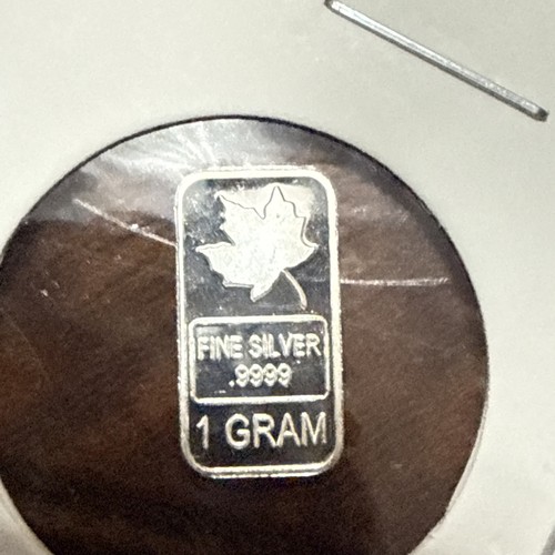 Maple leaf gram - 1,