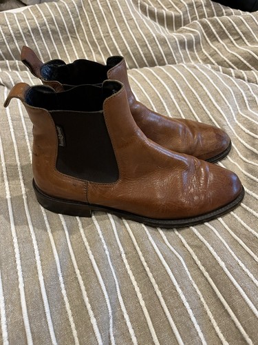 Russell and bromley ran dealer - russell,