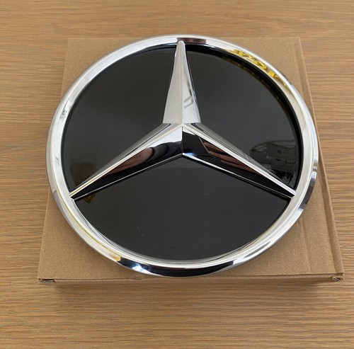 Silver front grill badge - front,