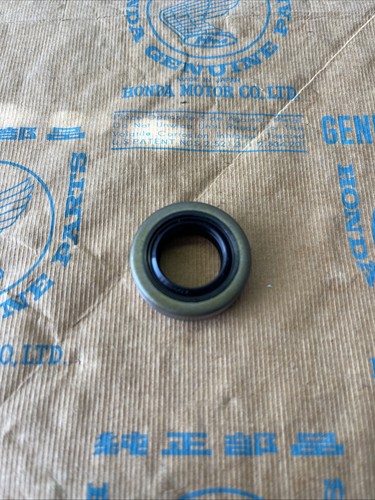 Genuine honda rear - genuine, seal