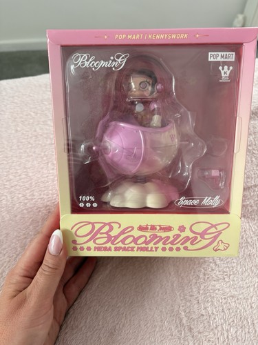 Pop mart blooming mega space - blooming,