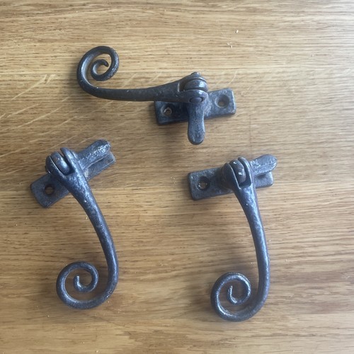 Monkey tail window stay pewter - monkey,