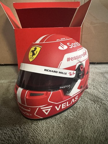Formula scale helmet - 1/2,