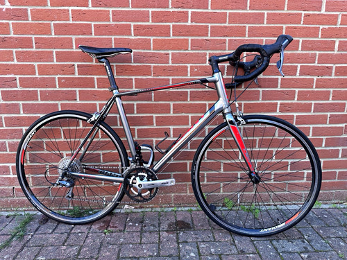 Giant defy road bike - 5,