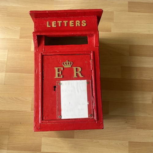 Post box red - er, with