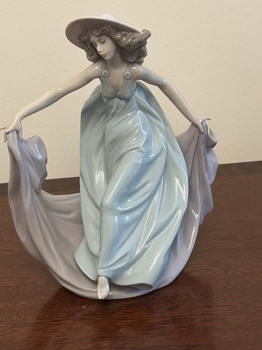 Lladro may dance - dance, 5662