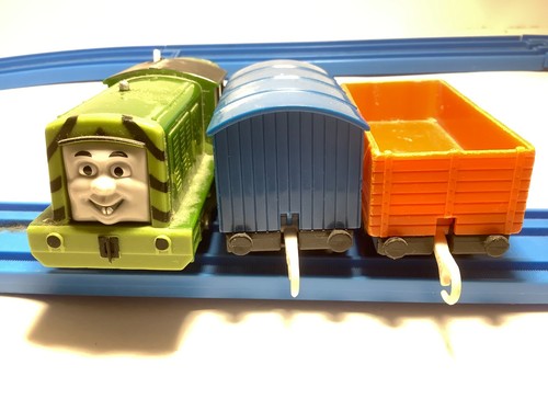 Green salty truck tomy - green, salty+truck:tomy