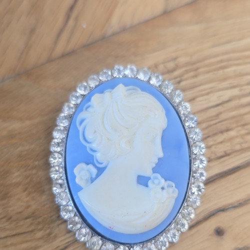 Vintage blue and white cameo - blue,