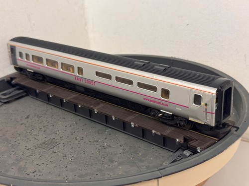 Hornby r4542 east - coast, trains