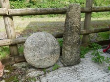 LOVELY LARGE CORNISH GRANITE MUSHROOM / STADDLE STONE. GREAT LOOKING PIECE.