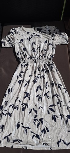 Phase eight size white - 10, white/navy