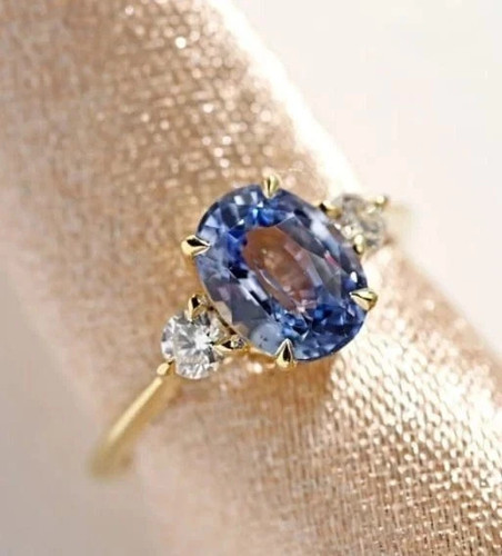 Oval cut blue sapphire - 3.64,