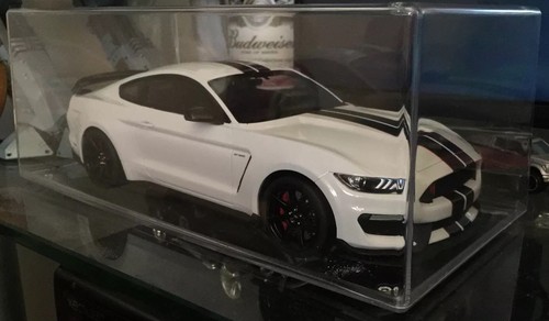Scale model car - 1/18,