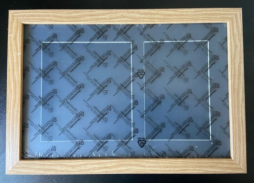 Medal photo frame - &,