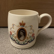 VINTAGE ROYAL COLLECTABLE