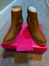 Dolcis BNWT ans boxed cowboy