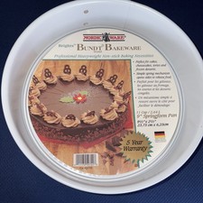 New Nordic Ware Leak Proof 9” Springform Pan Pine Green w/White Interior