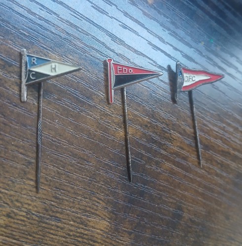 Flag dutch football pin - flag,
