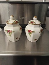 2x Royal Albert Old Country