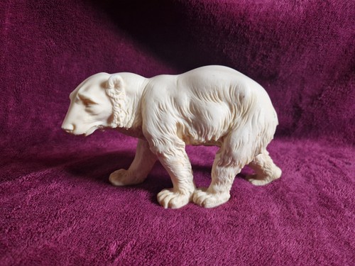 Polar bear sculpture - bear,